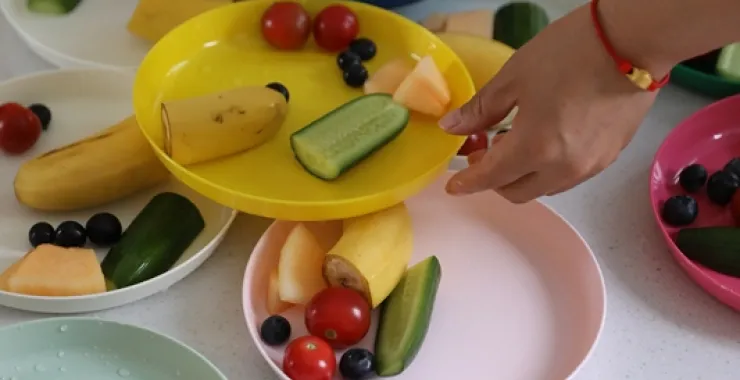 六一幼儿园亲子活动水果拼盘手工制作