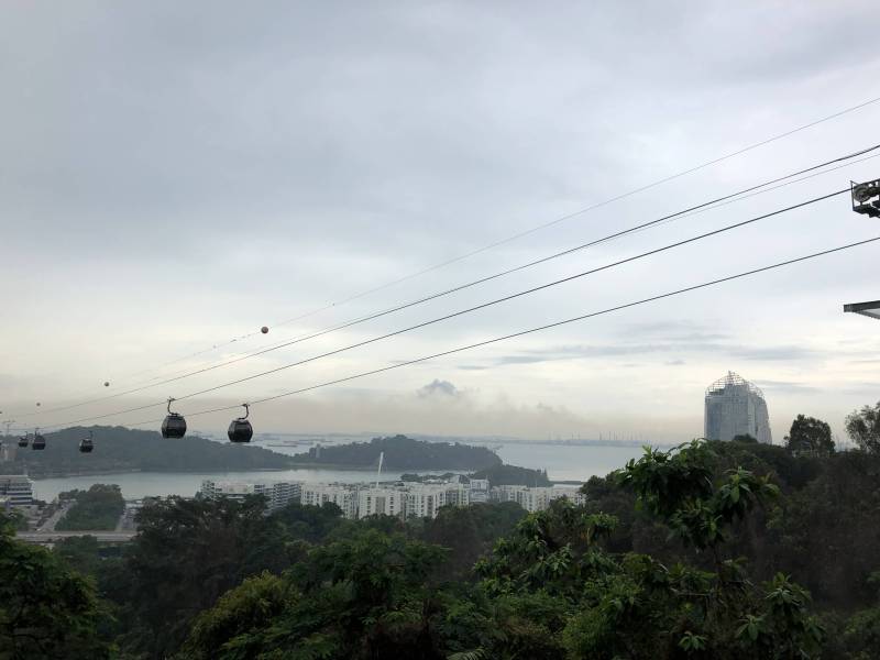 新加坡高空索道海边风景