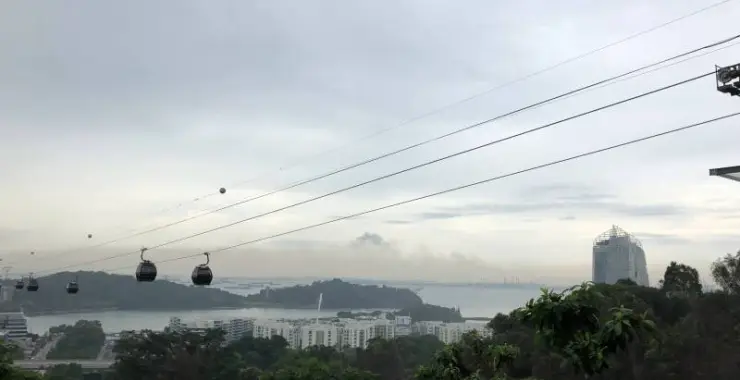 新加坡高空索道海边风景