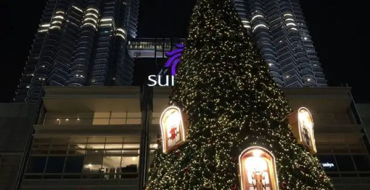 马来西亚双子塔圣诞树