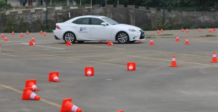 汽车赛道试驾