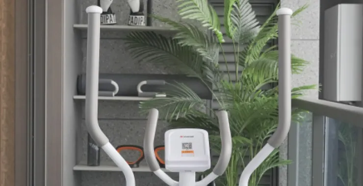 余姚楼盘小区样板房阳台健身用具跑步机绿植