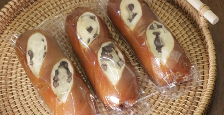 烘焙美食碱水红豆面包