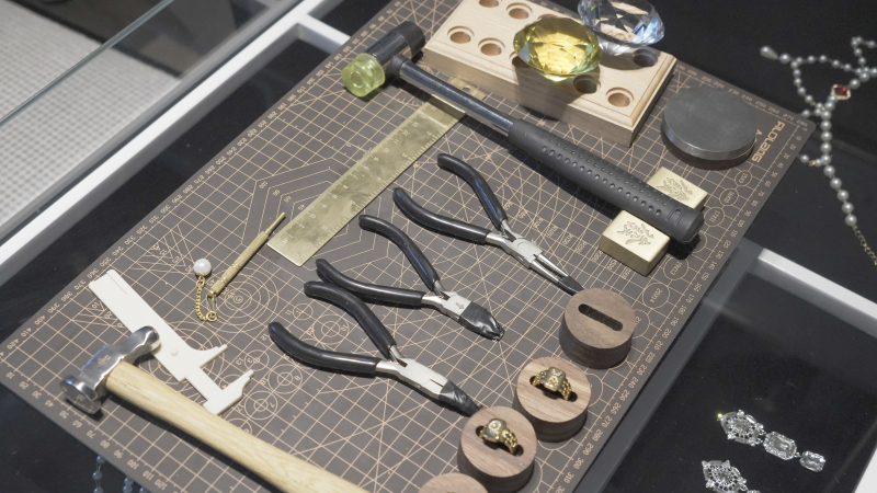 余姚楼盘样板房工具桌钳子