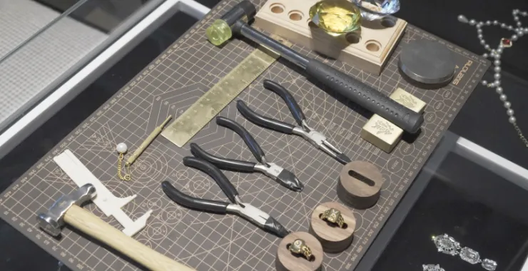 余姚楼盘样板房工具桌钳子