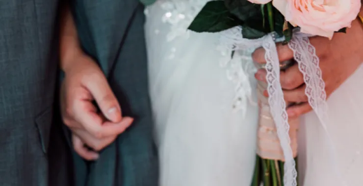 结婚婚礼婚纱礼服特写挽手