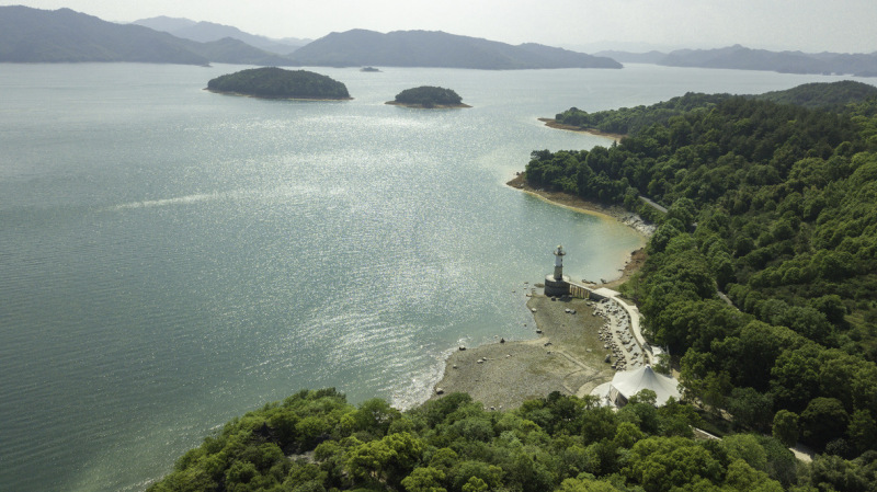 千岛湖旅行航拍风景 美丽青山岛屿 蔚蓝天空云朵