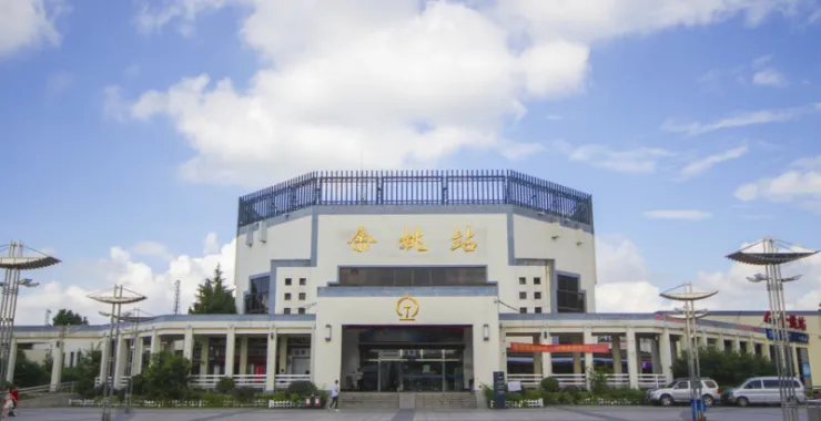 余姚火车站外广场