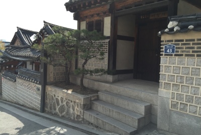 韩国豪宅古建筑老房子传统下坡迎宾松