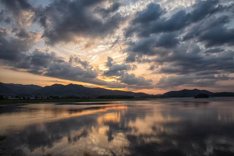 四明湖夕阳湖水天空云