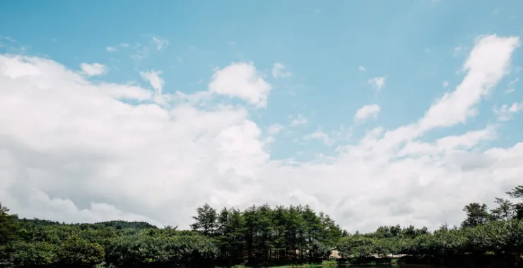 余姚蓝天白云湖水