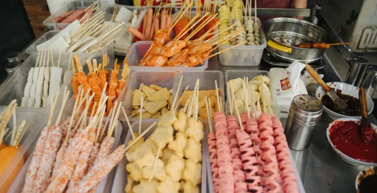 童年回忆小卖部油炸食品炸串美食