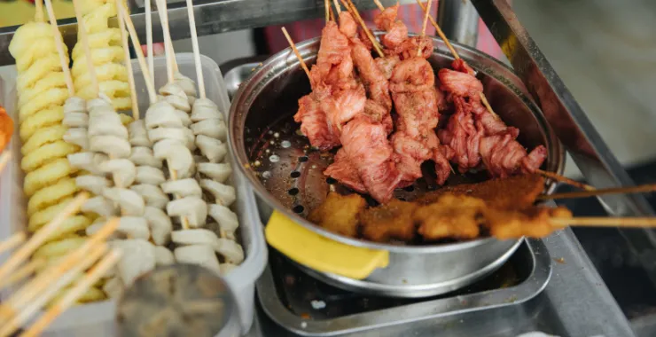 童年回忆小卖部油炸食品炸串里脊肉美食