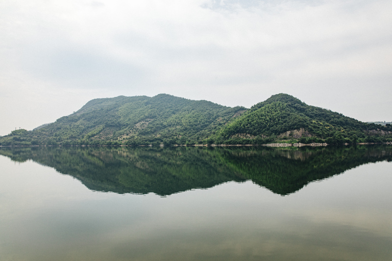 余姚三七市水库湖天空倒影山水