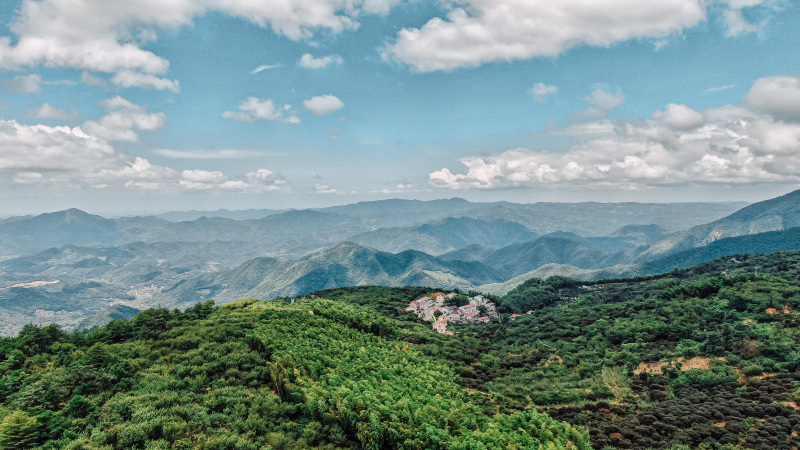 航拍余姚四明山山川村落植物天空蓝天白云