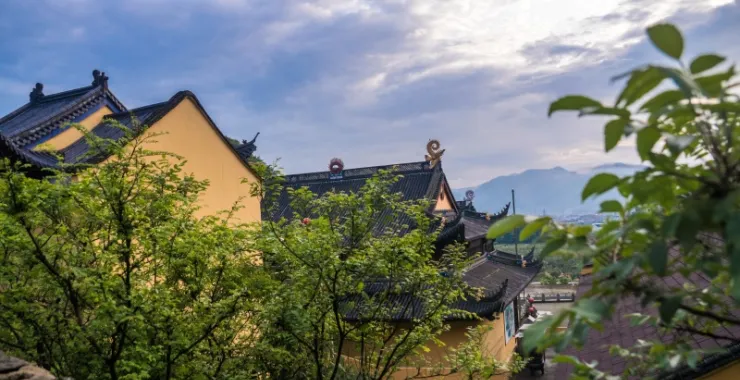 寺庙谧静佛法禅屋檐