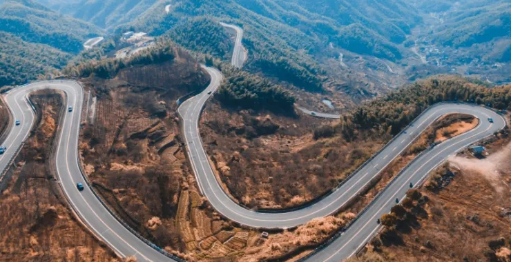 航拍风景四明山路发卡弯