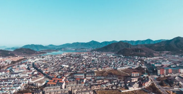 航拍风景梁弄市集镇