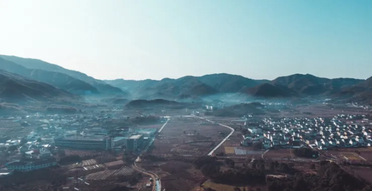 航拍风景梁弄市集镇