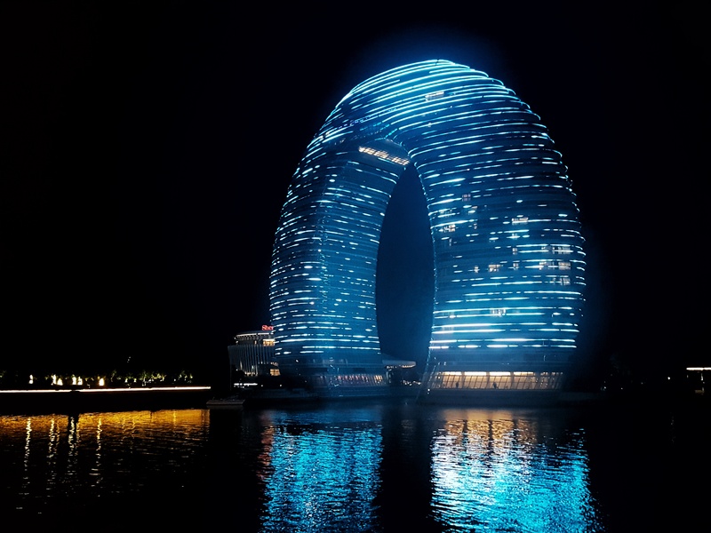 南太湖月亮湾酒店夜景建筑