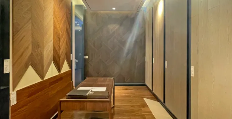 小编探店实木地板地暖地板实木桌实景适用美式轻奢现代新中式等风格