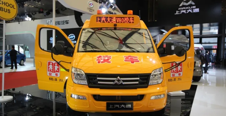 校车
