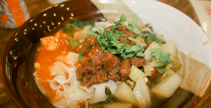 西安美食牛肉拉面面食