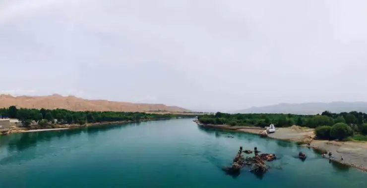 兰州青海草原蓝天藏区雪山风景黄河