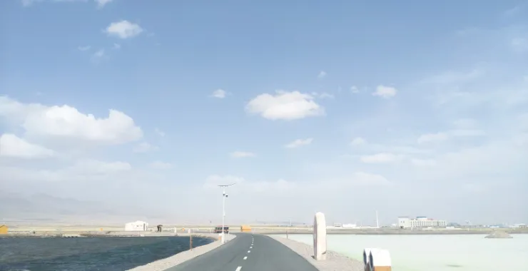 青海旅游藏族茶卡盐湖知名景点景区美景
