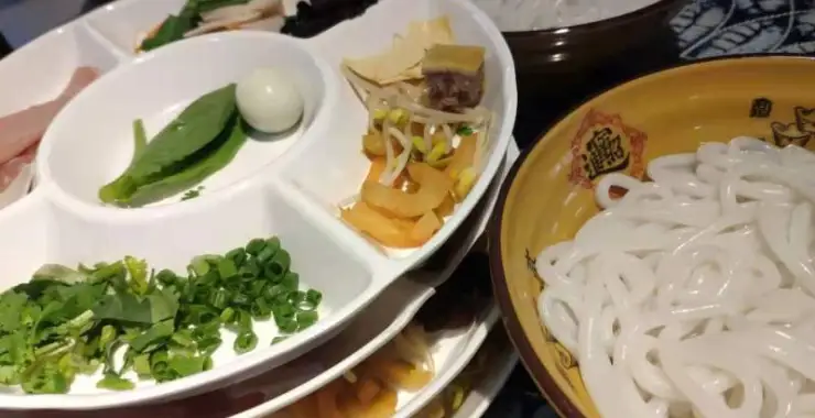 云南团餐特色美食美味过桥米线
