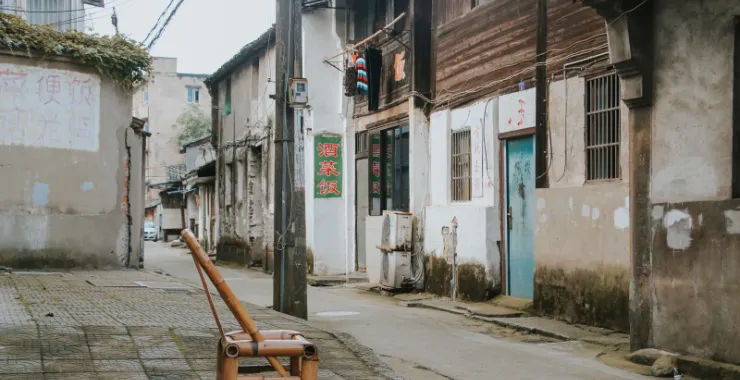 余姚老城市中心阳明古镇老式椅子