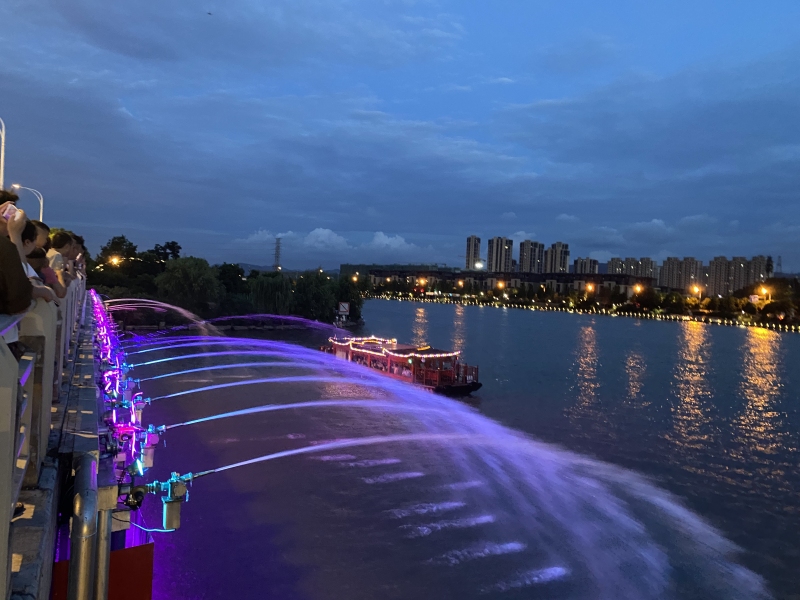余姚网红景点夜景夜色音乐喷泉灯光秀