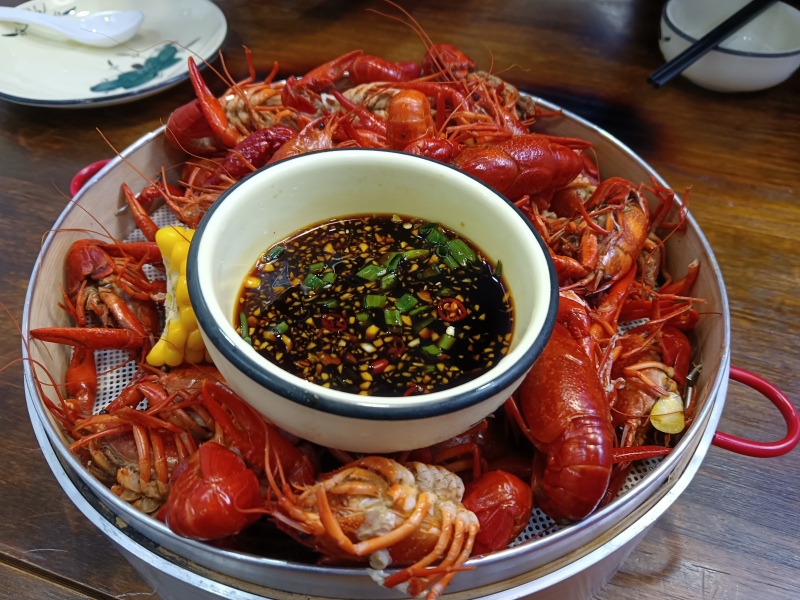 聚餐夜宵美食美味菜品清蒸清水小龙虾