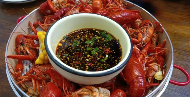 聚餐夜宵美食美味菜品清蒸清水小龙虾