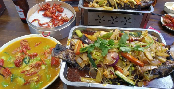 聚餐美食美味夜宵餐饮烧烤烤鱼龙虾