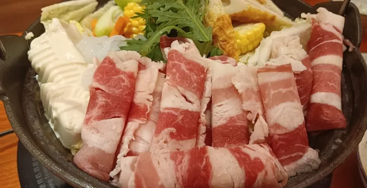 餐饮美食美味冬日火锅浅草君日式料理牛肉寿喜锅