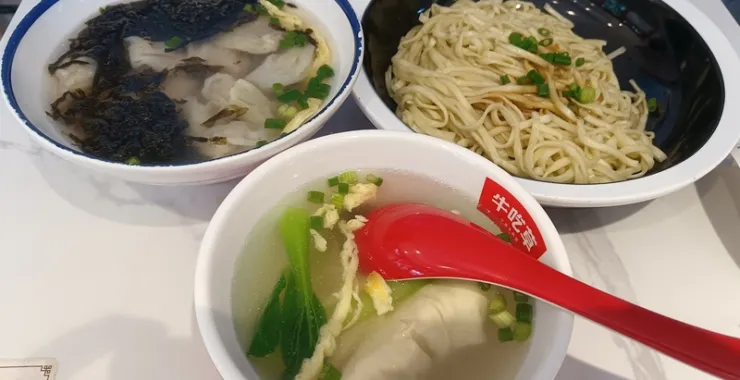餐饮美食美味早餐早点牛吃草馄饨猪油拌面面结汤