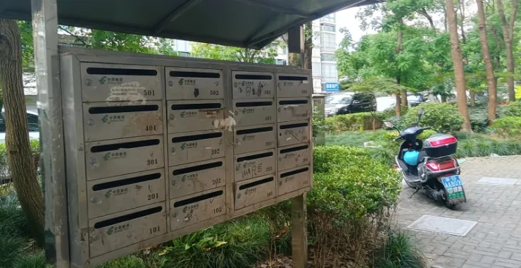 小区住宅信箱中国邮政送信电瓶车