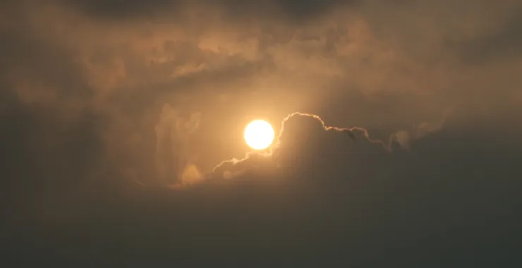 太阳 天空 阴天 广西北海 地脚