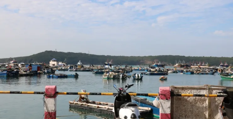 广西北海涠洲岛 海边 出海船只