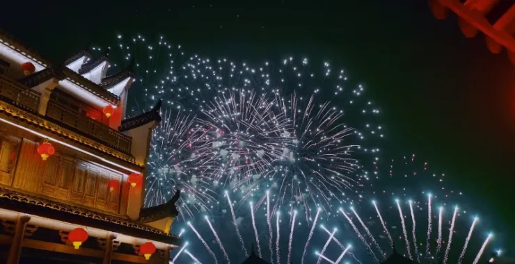 古镇绚烂烟花  旅游景点夜景天空 亭台楼阁