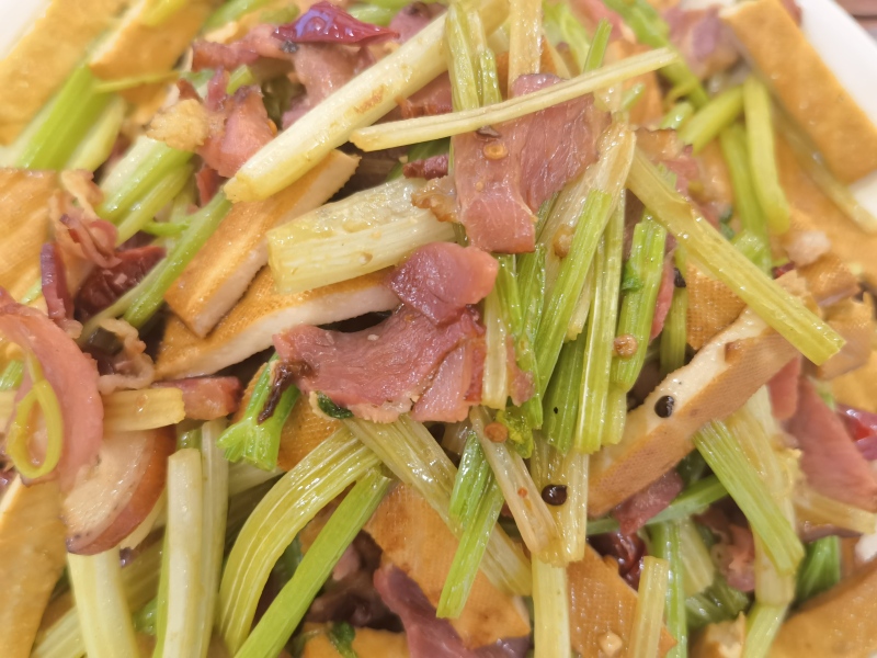 美食家常菜 芹菜香干炒烟熏肉