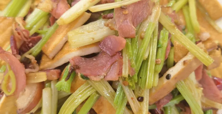 美食家常菜 芹菜香干炒烟熏肉