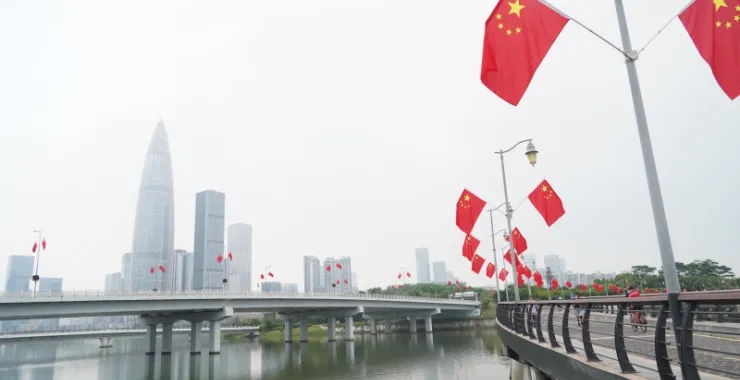 深圳街头国旗