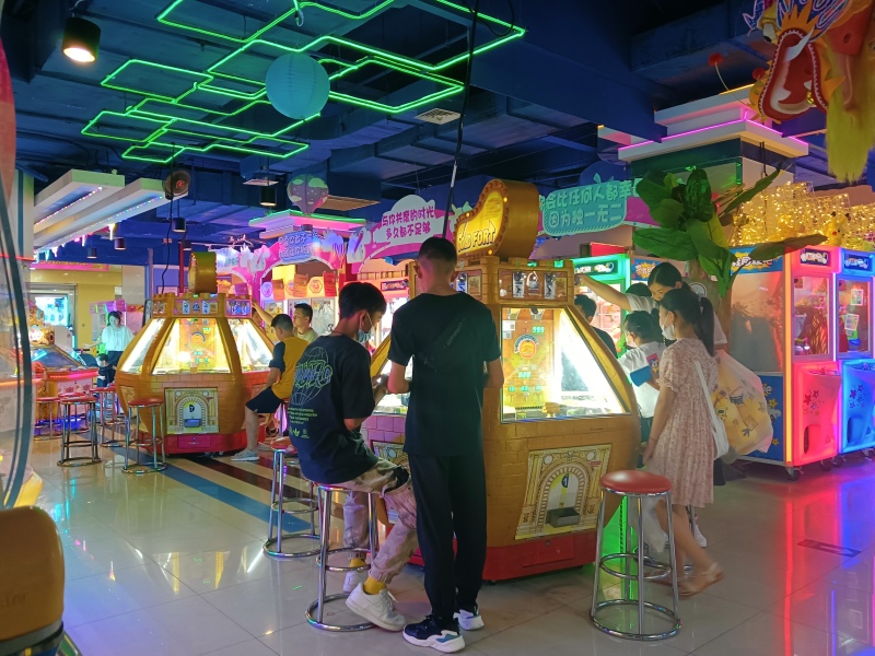 暑期假日假期游戏亲子儿童娱乐场所游玩趣味