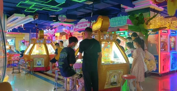 暑期假日假期游戏亲子儿童娱乐场所游玩趣味