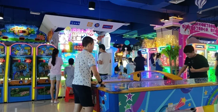 暑假假日假期趣味游玩亲子儿童娱乐场所游戏机