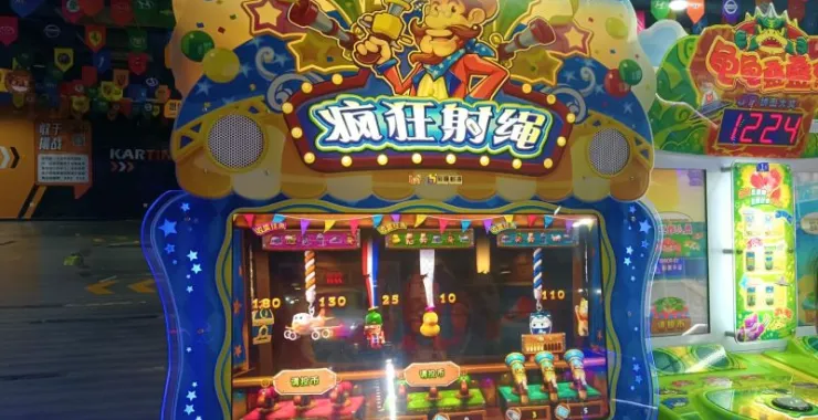 暑假暑期假期游戏机亲子儿童娱乐场所游玩趣味 