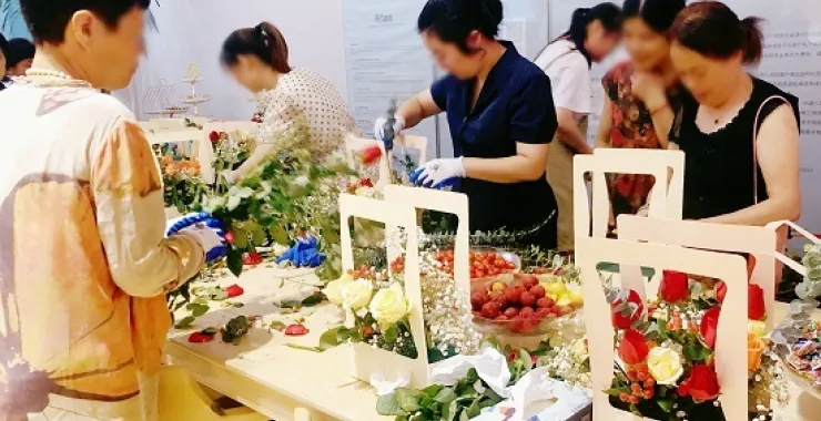 紫贵苑售楼处营销中心节日情人节暖场妇女插花活动