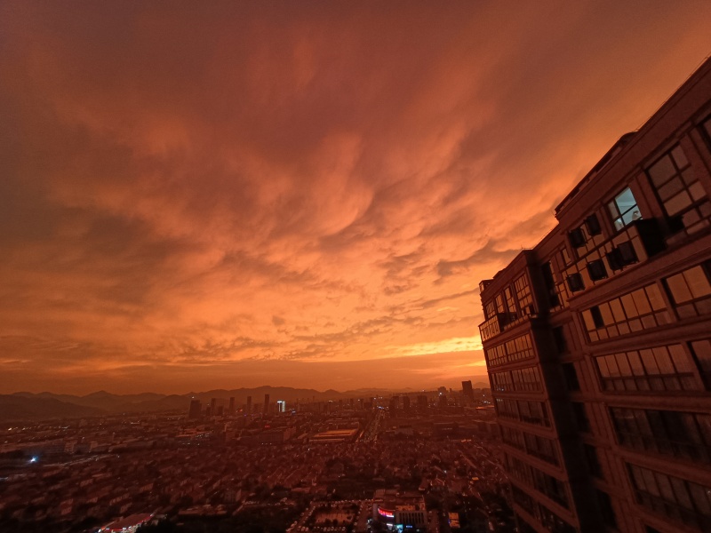 高楼建筑小区航拍俯视天空夕阳云朵夕阳朝霞晚霞